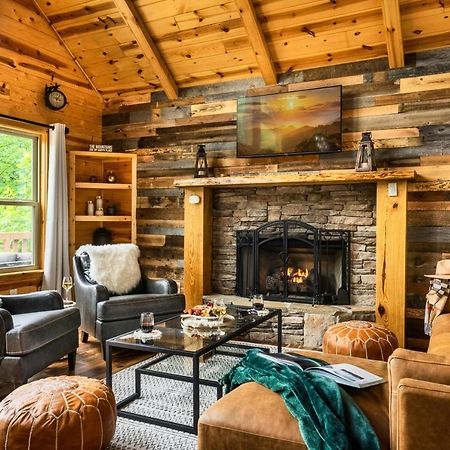 Mountainside - New Luxury Cabin-Fire Table-Hot Tub-3 Pools-Ps5-Bears ガトリンバーグ エクステリア 写真