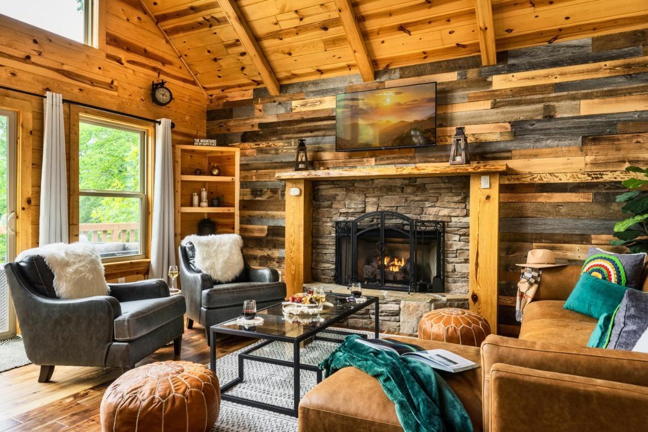 Mountainside - New Luxury Cabin-Fire Table-Hot Tub-3 Pools-Ps5-Bears ガトリンバーグ エクステリア 写真