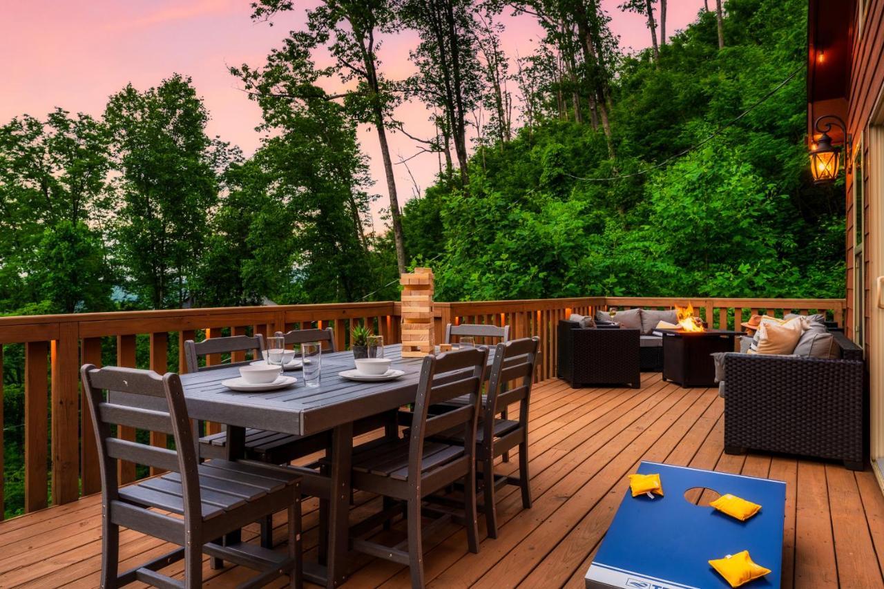 Mountainside - New Luxury Cabin-Fire Table-Hot Tub-3 Pools-Ps5-Bears ガトリンバーグ エクステリア 写真